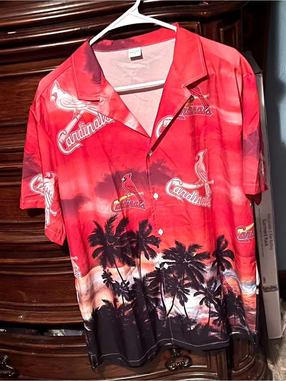 XL Red St. Louis Cardinals Multicolor Button-Up Casual Short Sleeve Shirt!